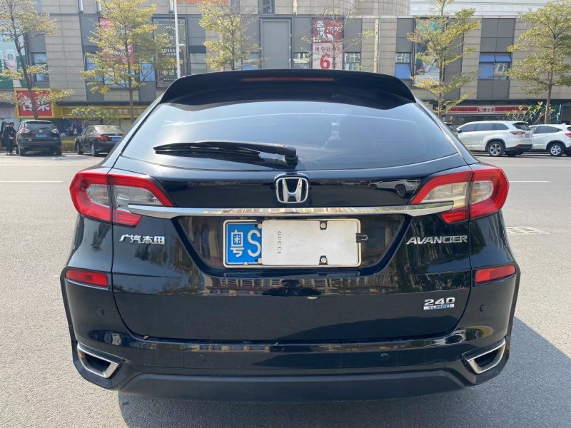 广州17年本田冠道8