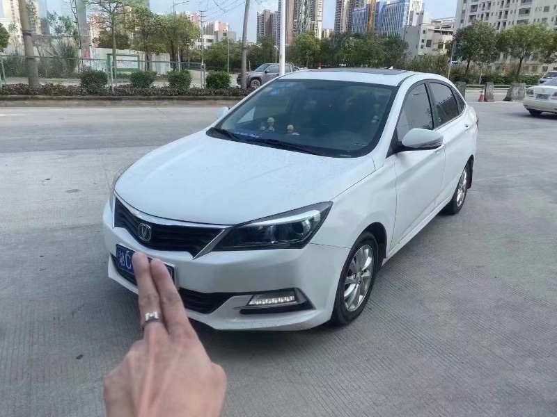 珠海17年長安汽車悅翔V74