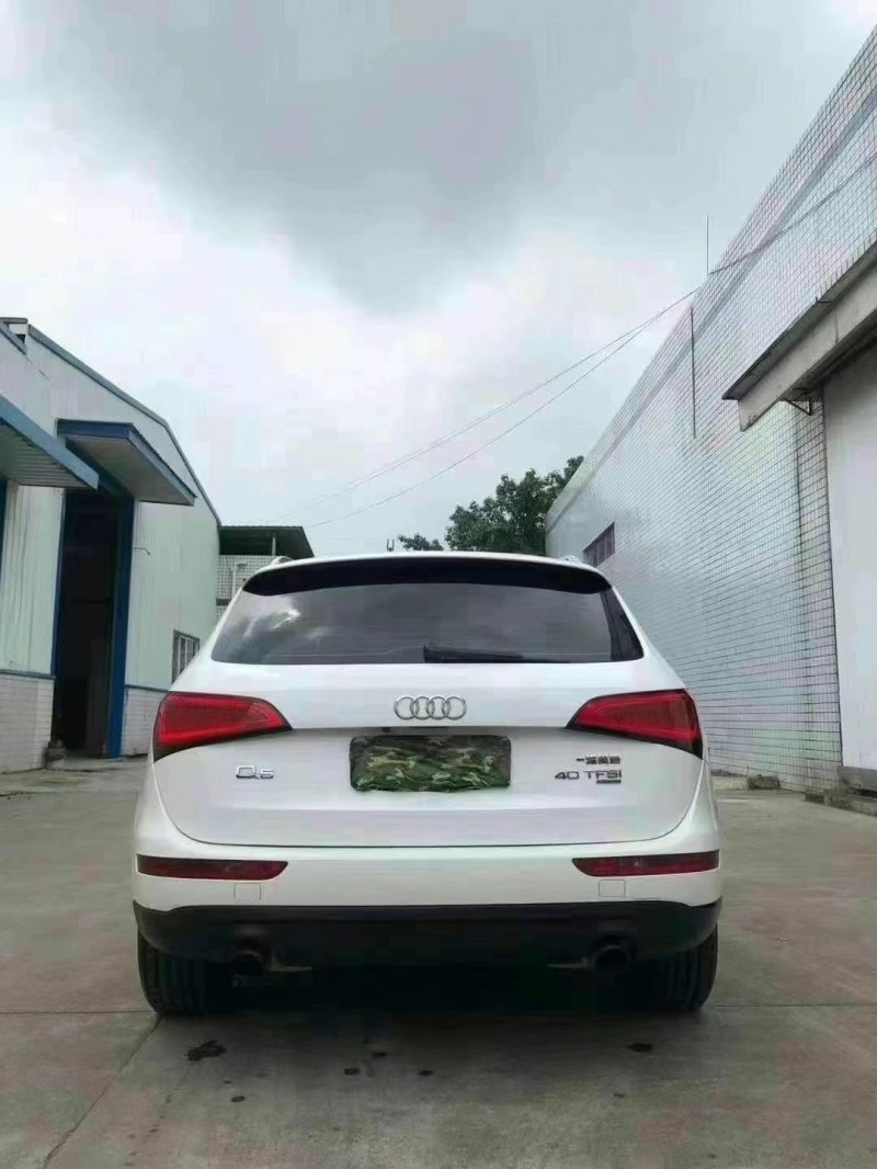 重慶15年奧迪Q58