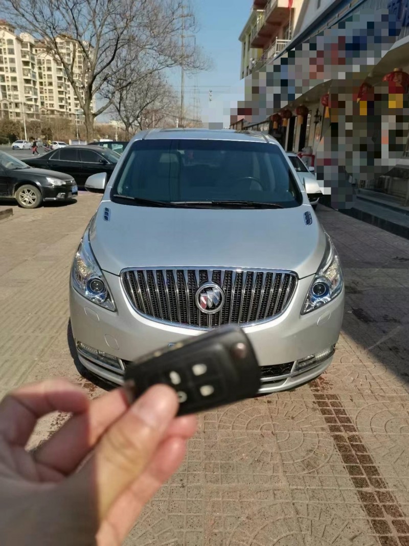 青岛抵押车15年别克gl8出售