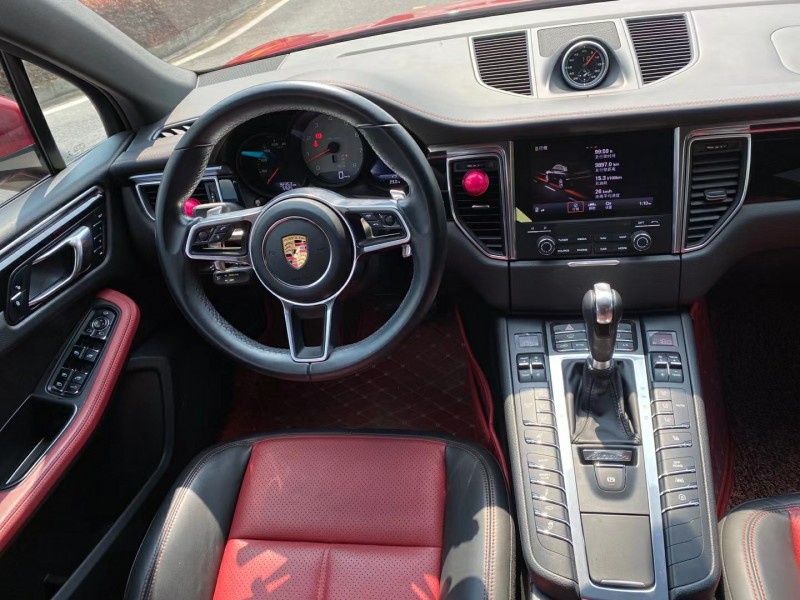 中山17年保时捷Macan7