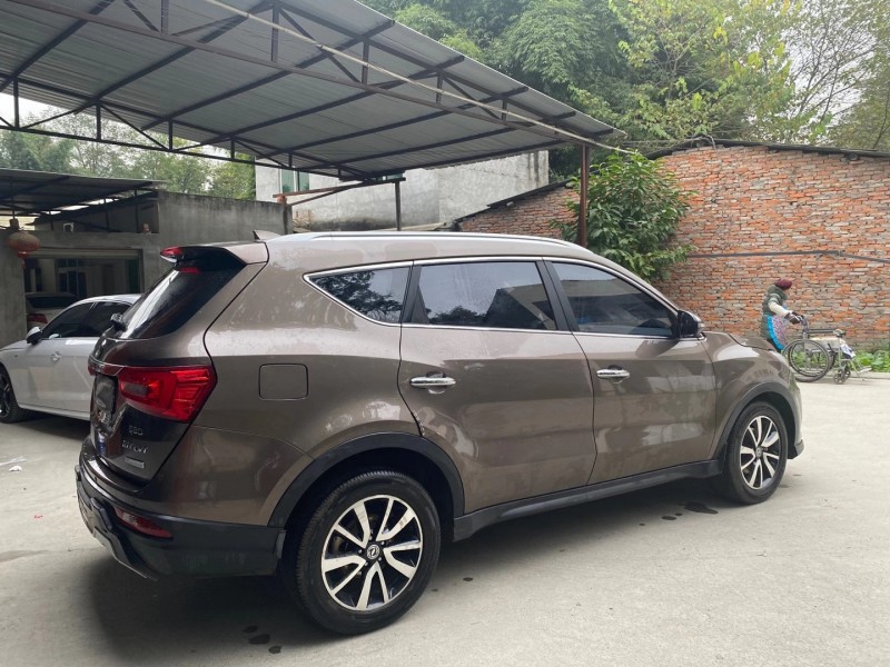 成都17年东风风光8