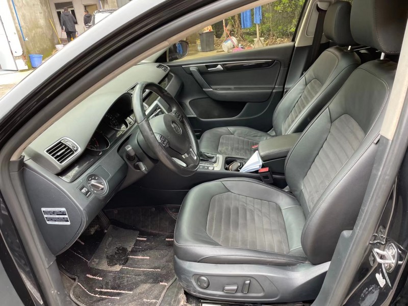 成都16年大众迈腾4