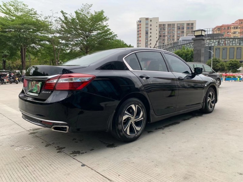 东莞16年本田雅阁5