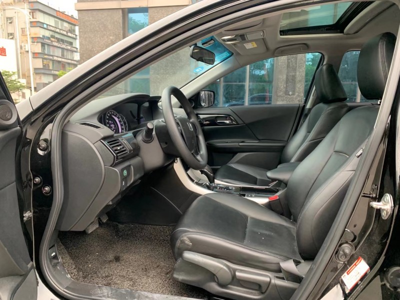 东莞16年本田雅阁8