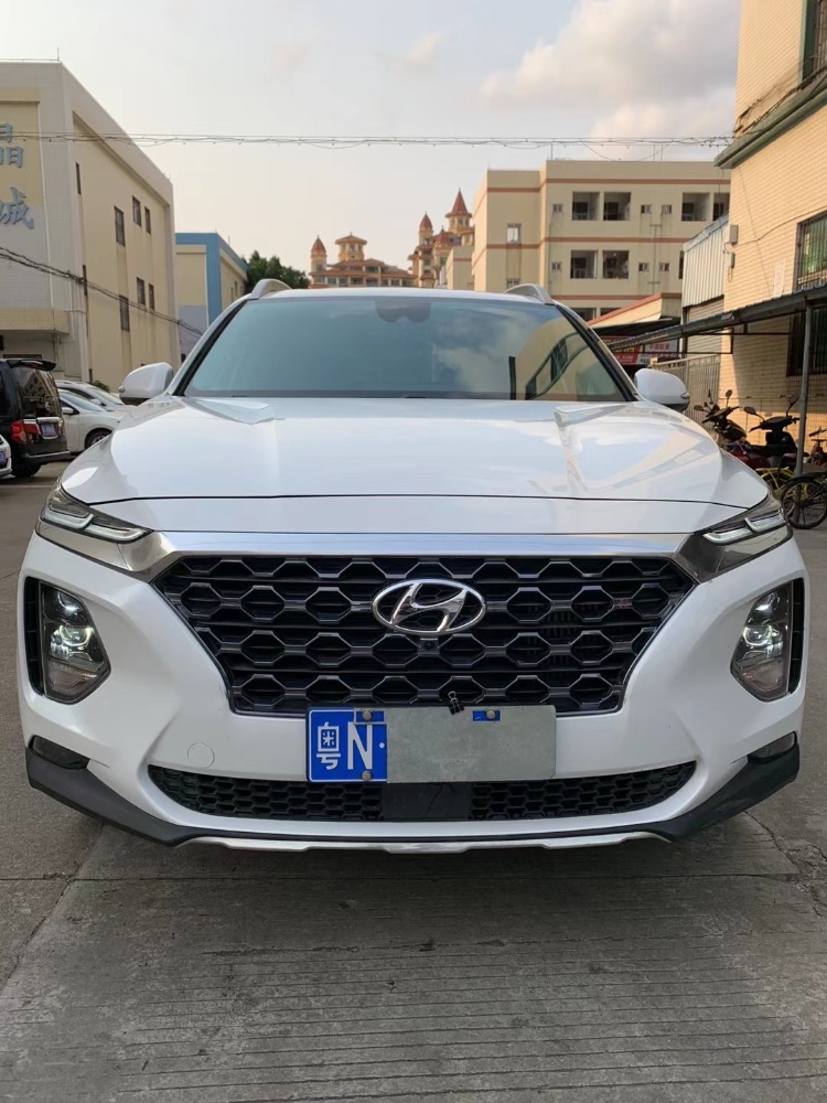 中山19年现代新胜达2