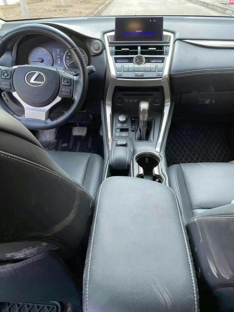 益阳15年雷克萨斯NX4