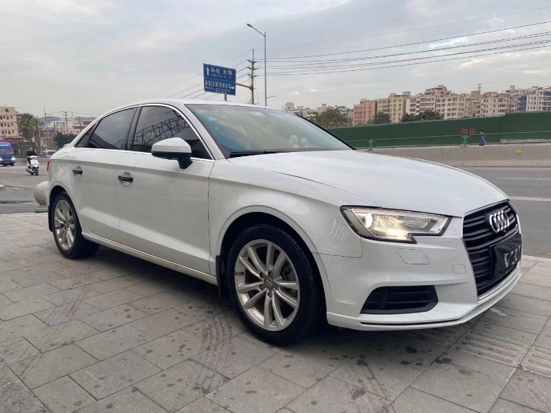 广州17年奥迪A33