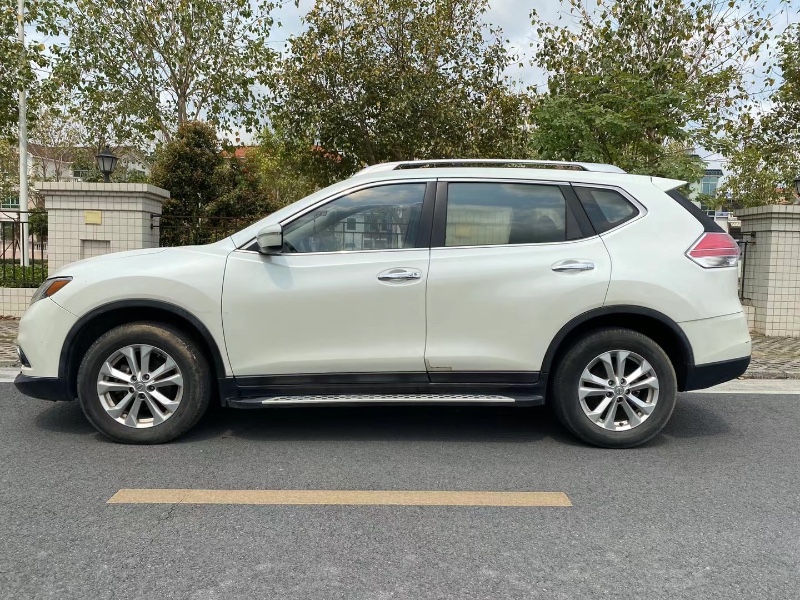 中山14年日产奇骏3