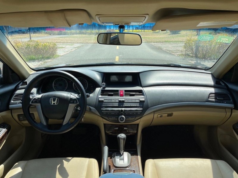 盐城09年本田雅阁7