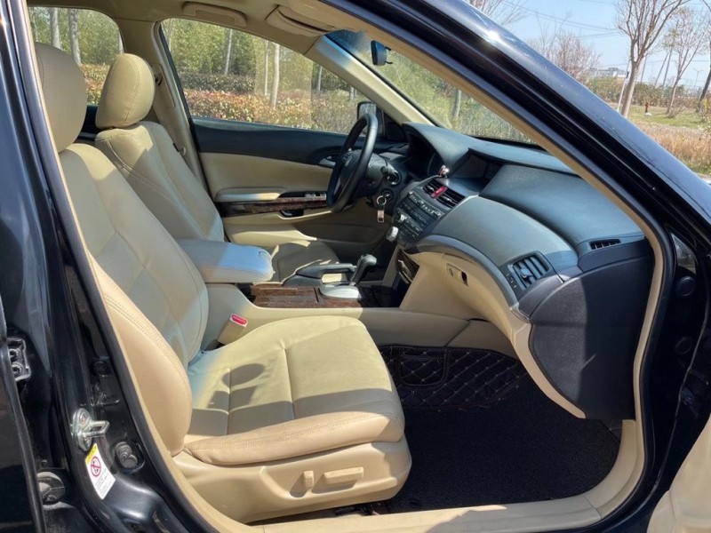 盐城09年本田雅阁8