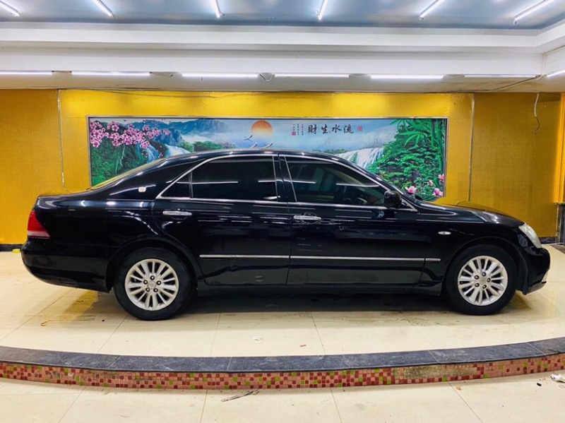 东莞10年丰田皇冠4