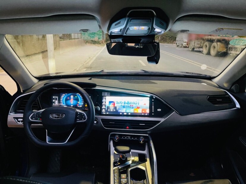 东莞20年吉利博越7