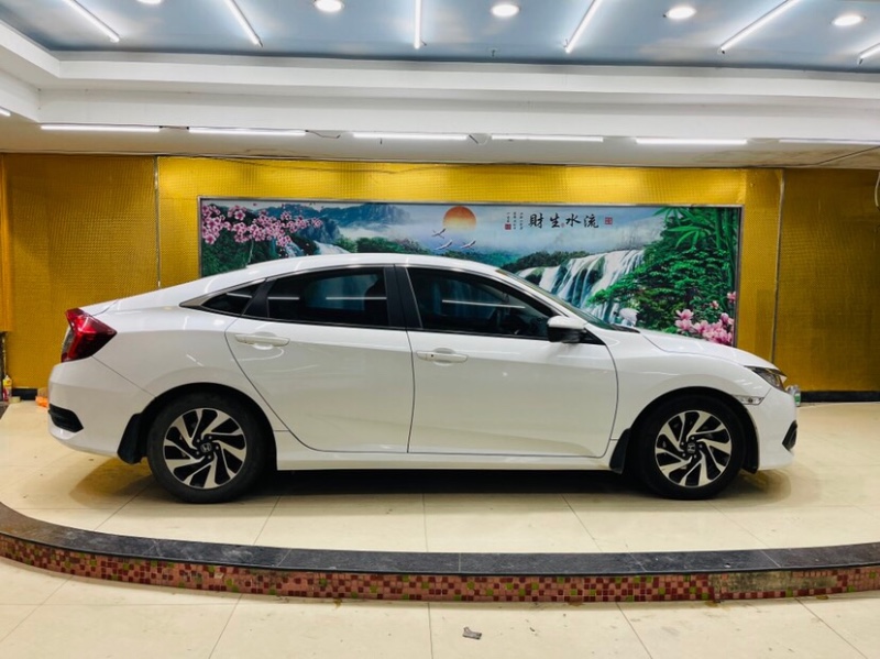 东莞17年本田思域3