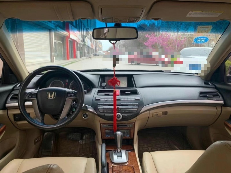 济宁12年本田雅阁5