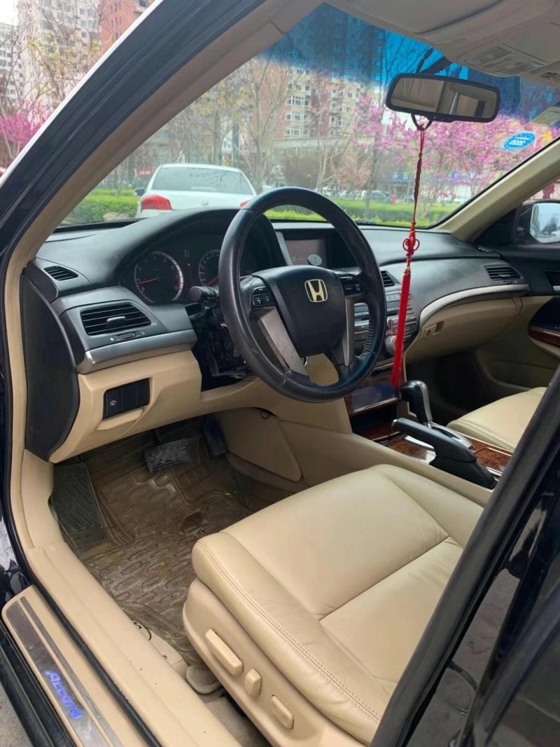 济宁12年本田雅阁6