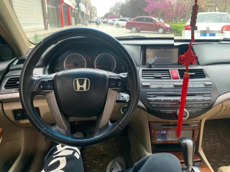 济宁12年本田雅阁7