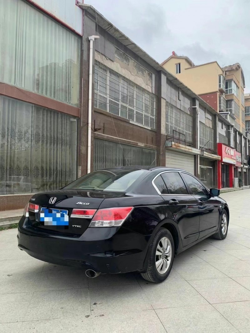 济宁12年本田雅阁8