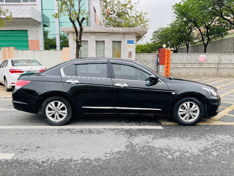 东莞09年本田雅阁4