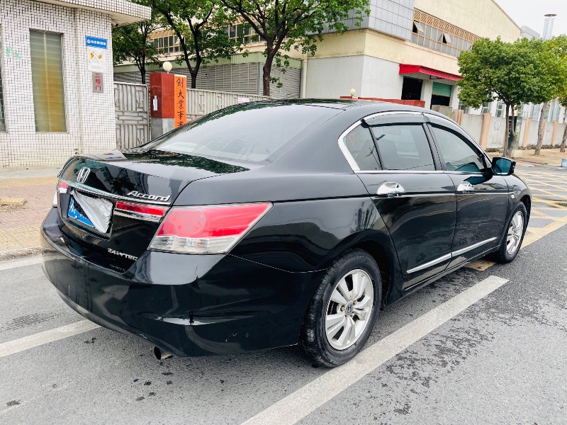 东莞09年本田雅阁3