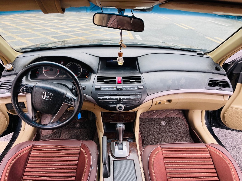 东莞09年本田雅阁1