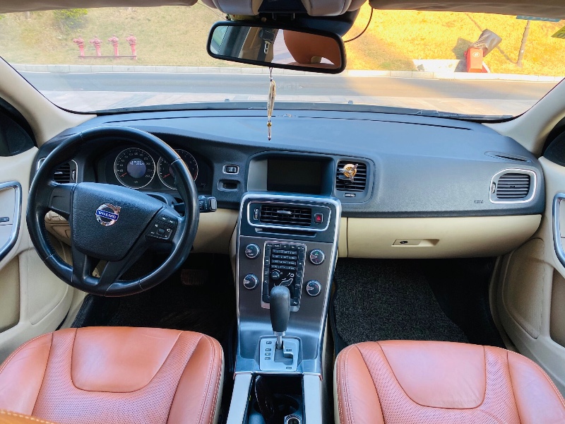 东莞11年沃尔沃S60L1