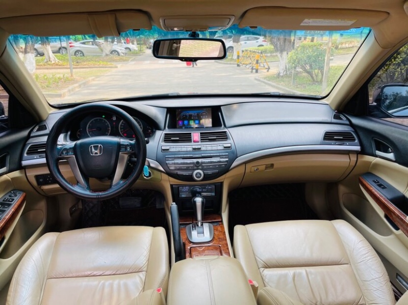 东莞12年本田雅阁1