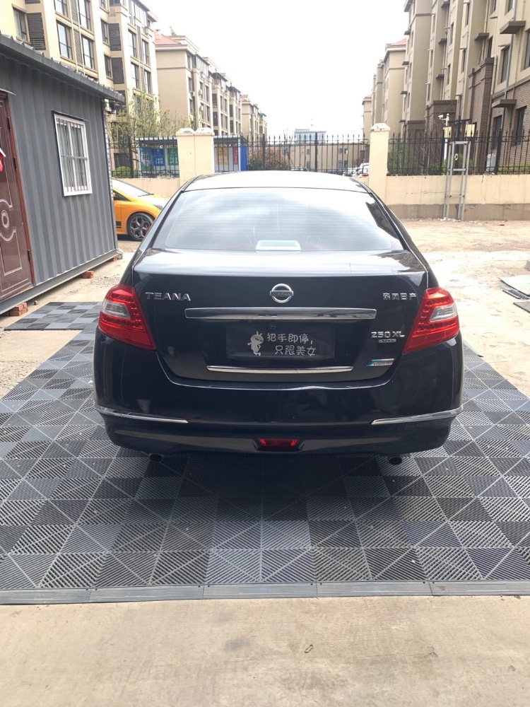 青岛09年日产天籁3