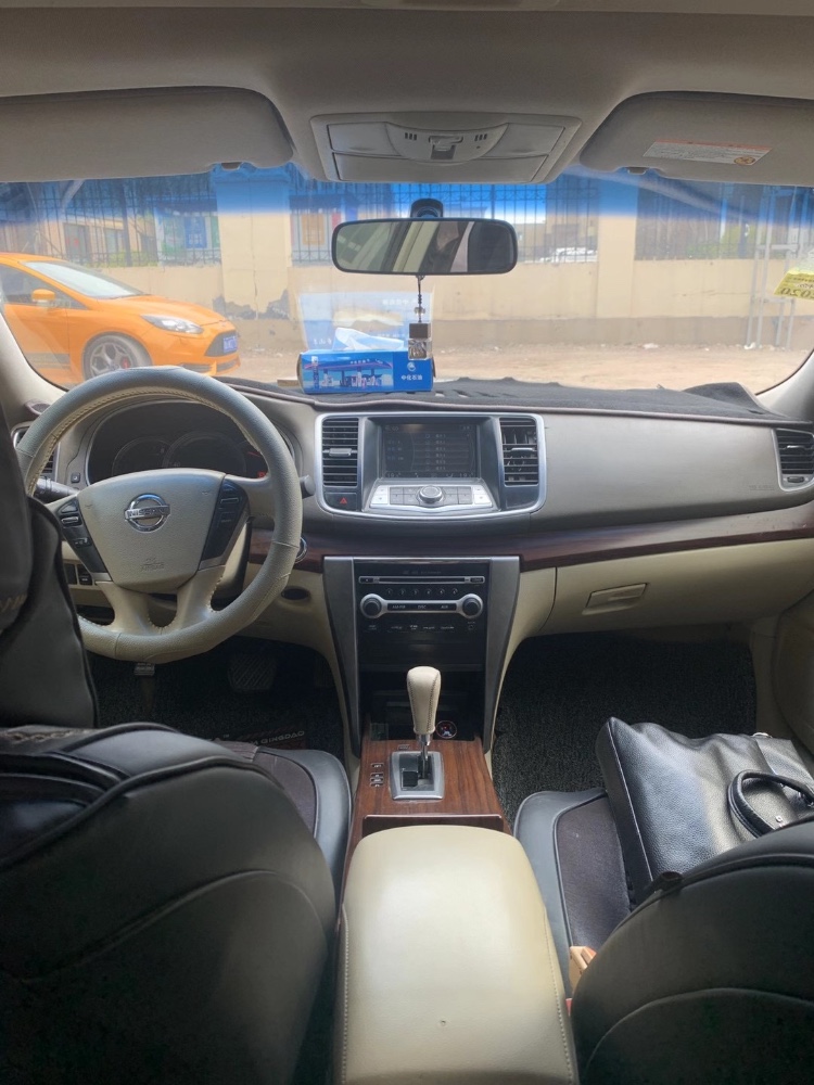 青岛09年日产天籁4