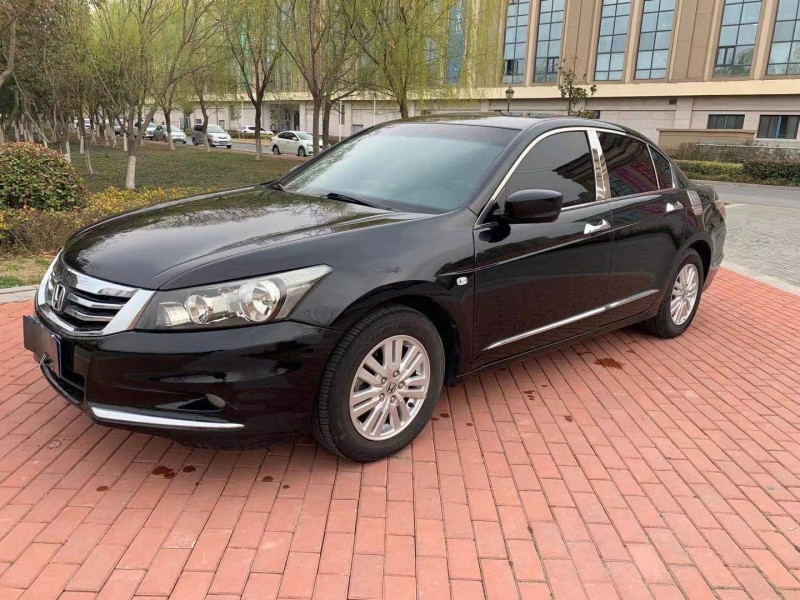 徐州13年本田雅阁3