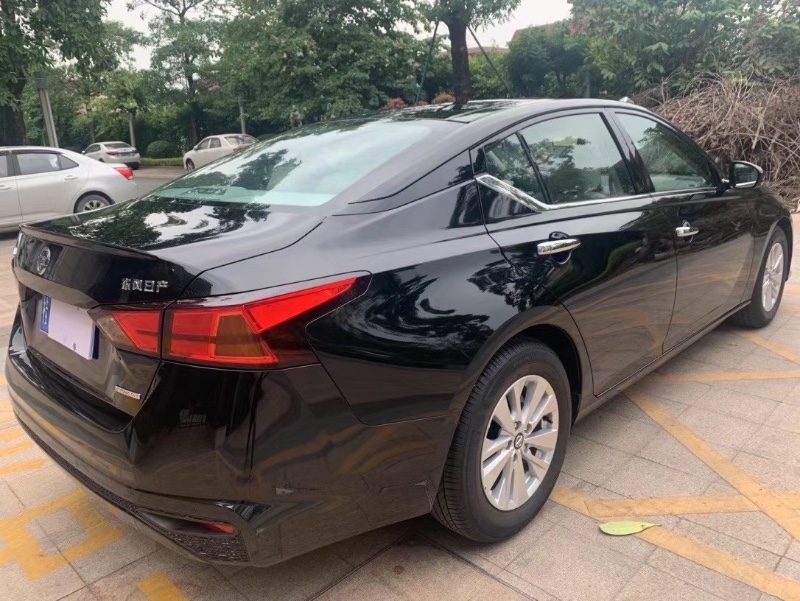 中山20年日产天籁4