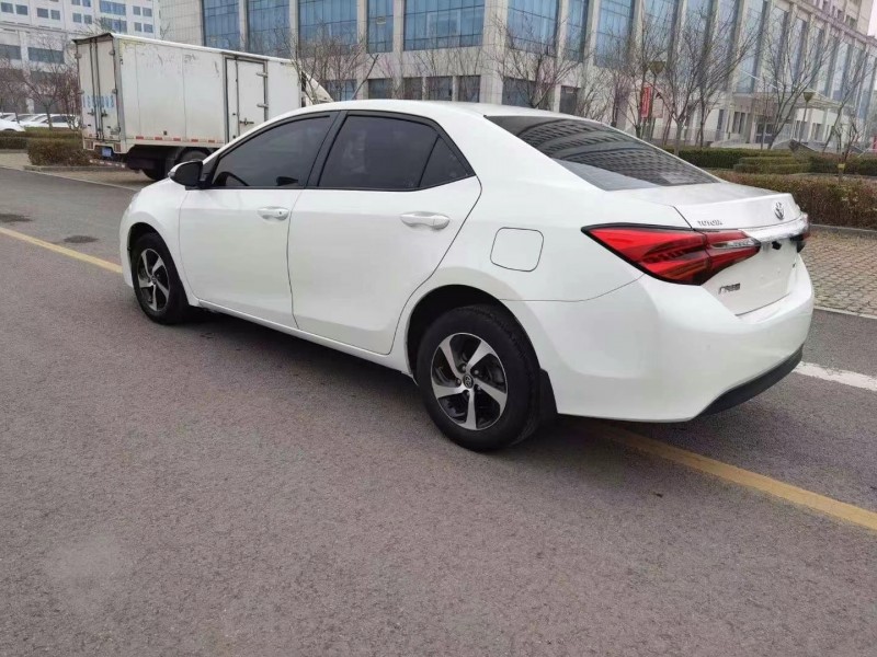 济南17年丰田雷凌5