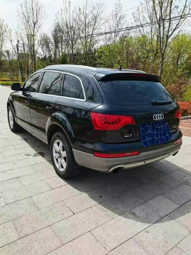 東營11年奧迪Q76
