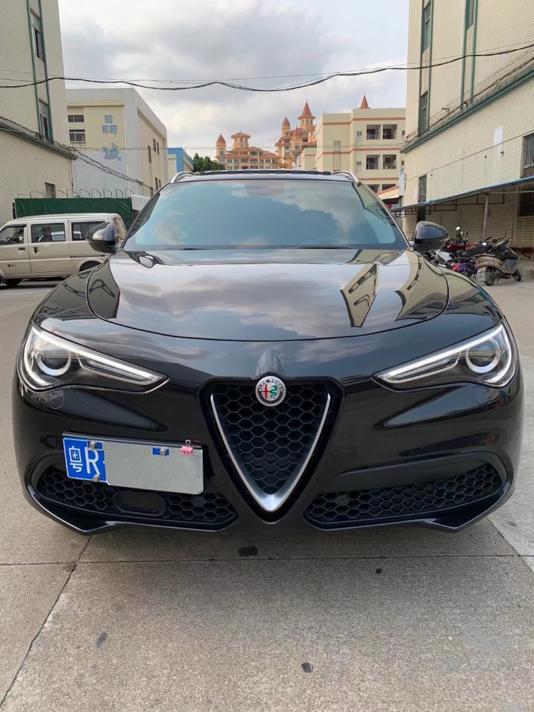 中山19年阿尔法·罗密欧Stelvio1