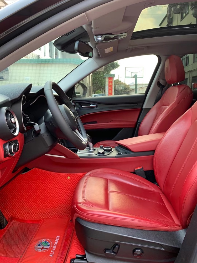 中山19年阿尔法·罗密欧Stelvio7