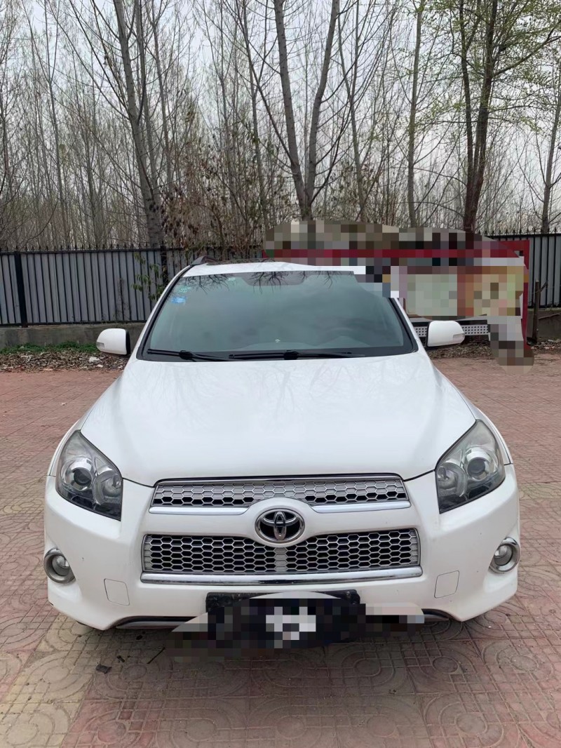 济宁13年丰田RAV41