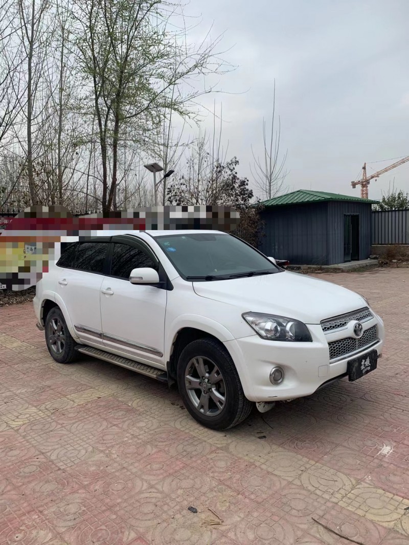 济宁13年丰田RAV45