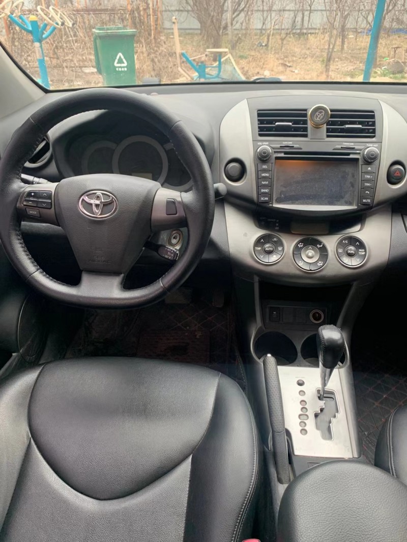 济宁13年丰田RAV47
