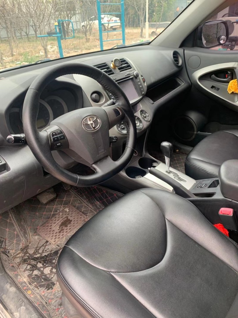 济宁13年丰田RAV48