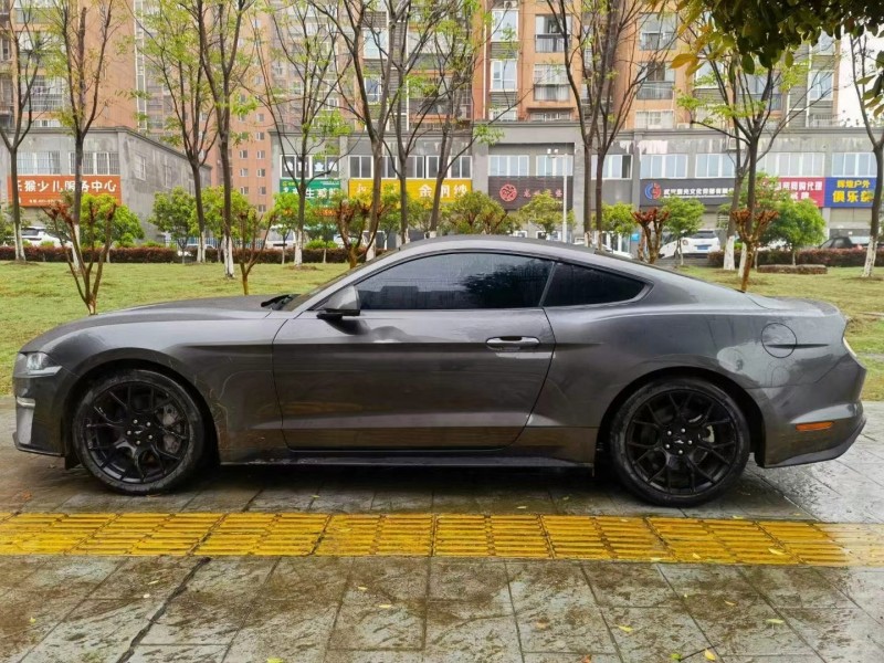 武汉19年福特野马3