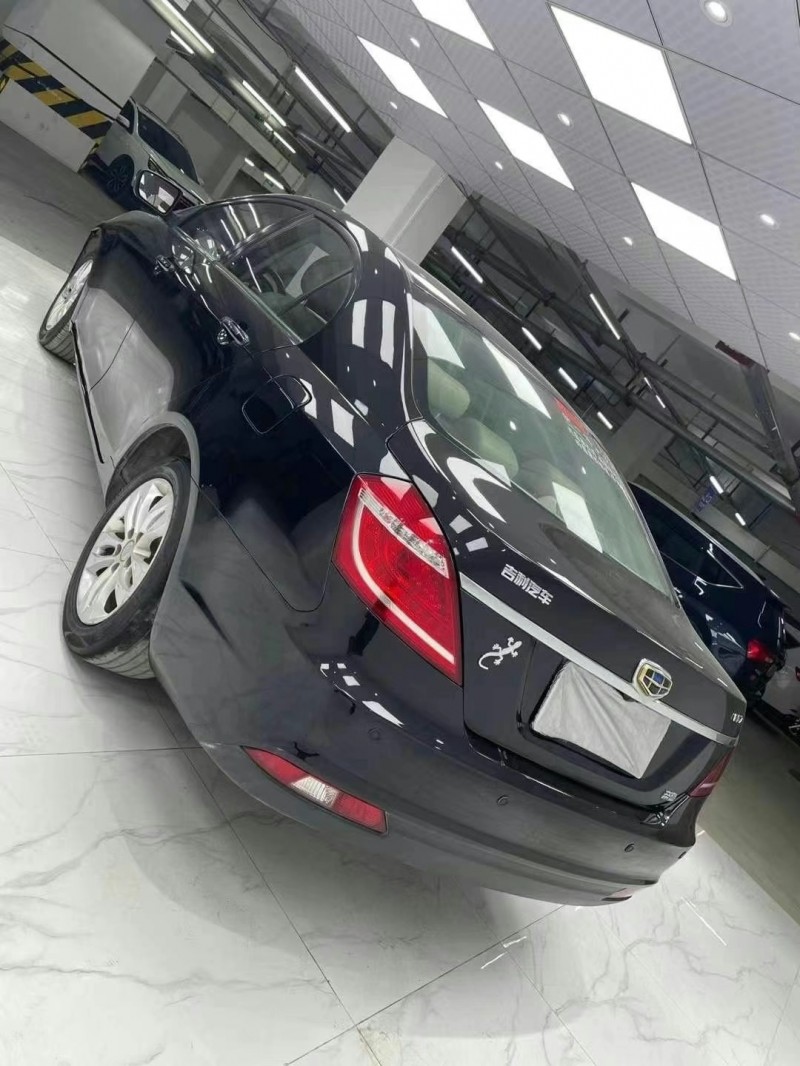 成都15年吉利帝豪5