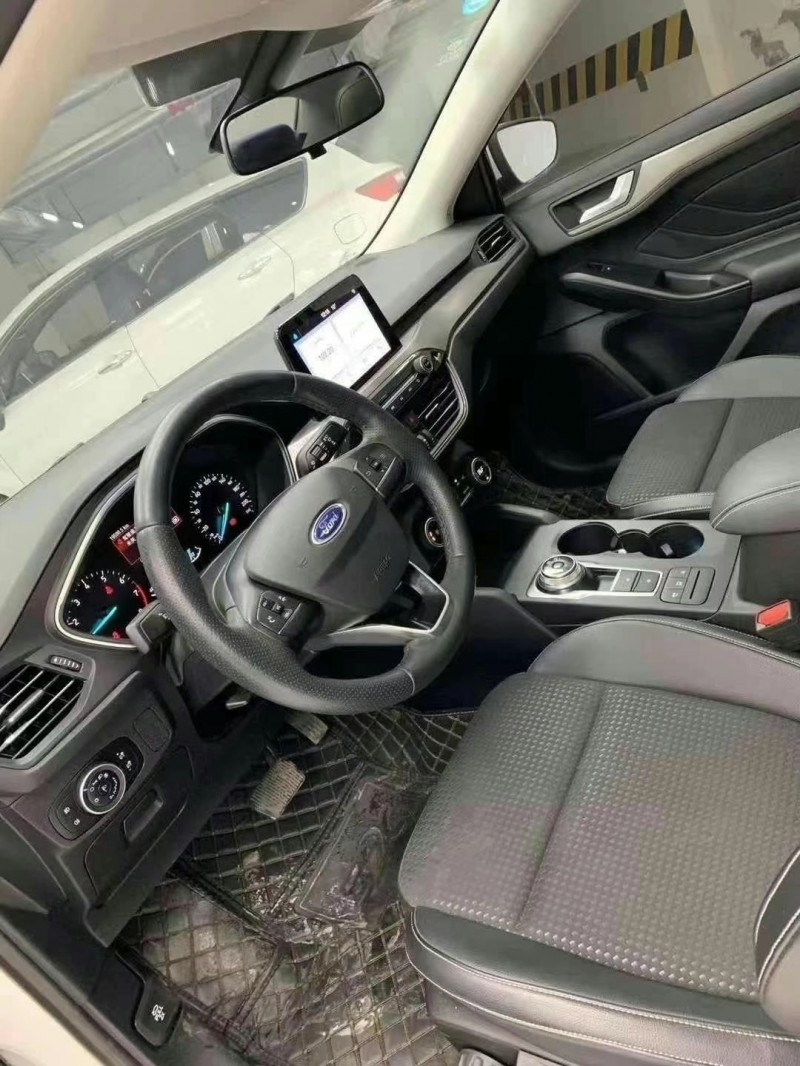 成都20年福特福克斯4