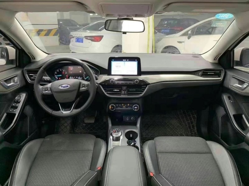 成都20年福特福克斯6