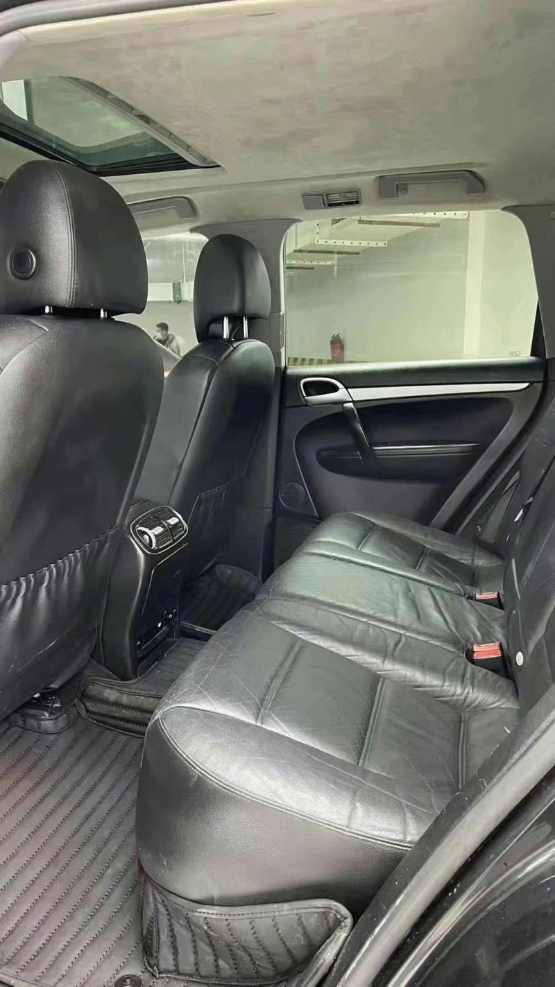 成都07年保时捷卡宴8