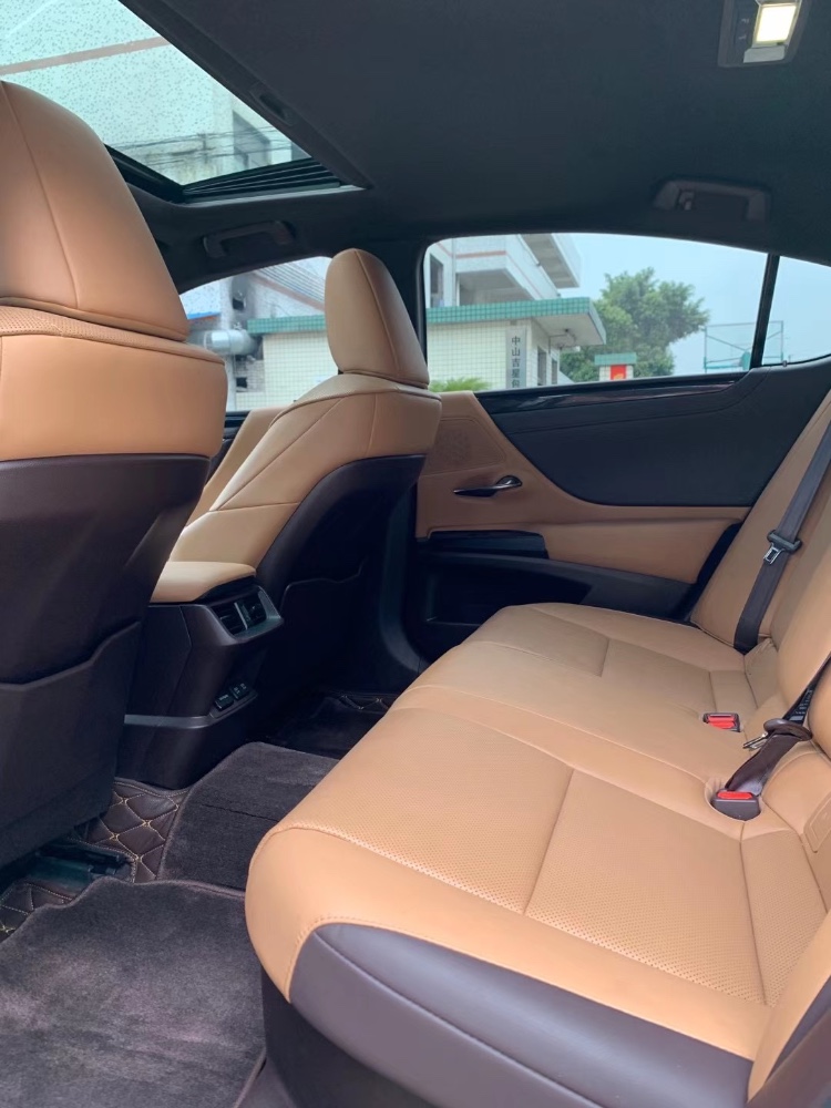 中山20年雷克萨斯ES5