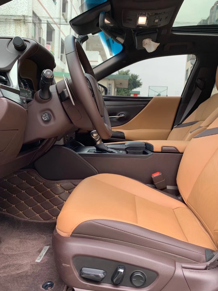 中山20年雷克萨斯ES7