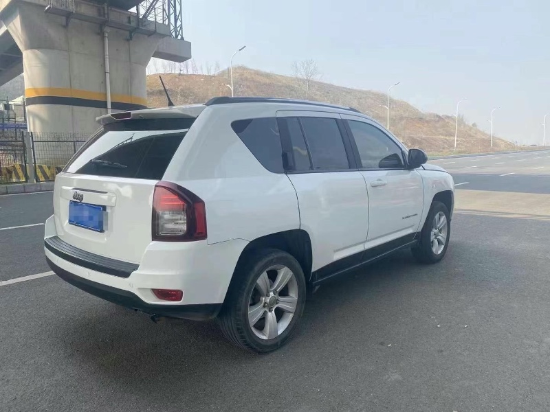 東營13年Jeep指南者6