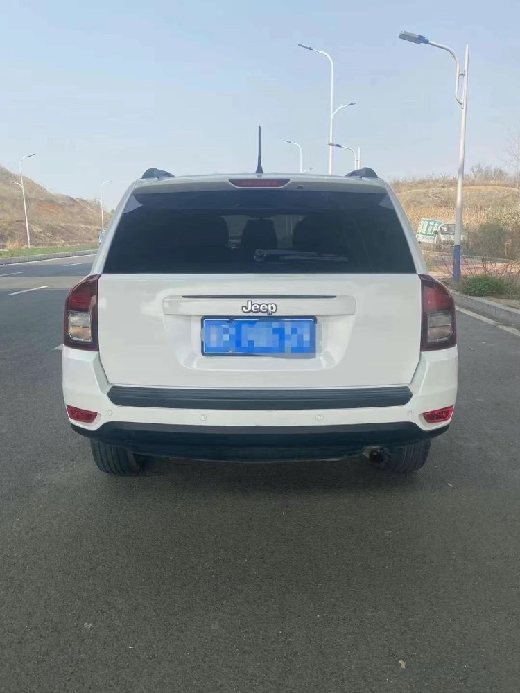 東營13年Jeep指南者8