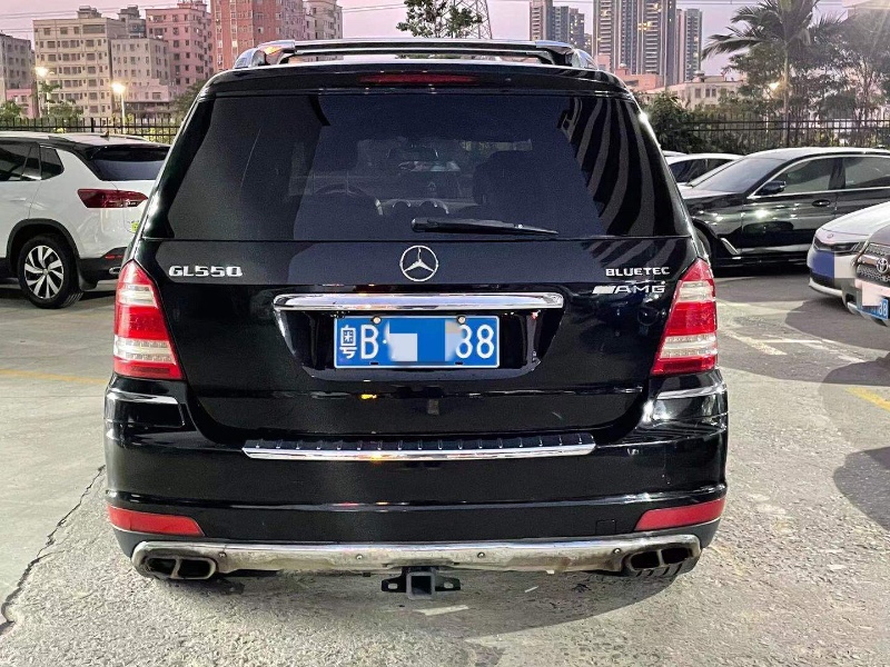 深圳70年奔驰GL8