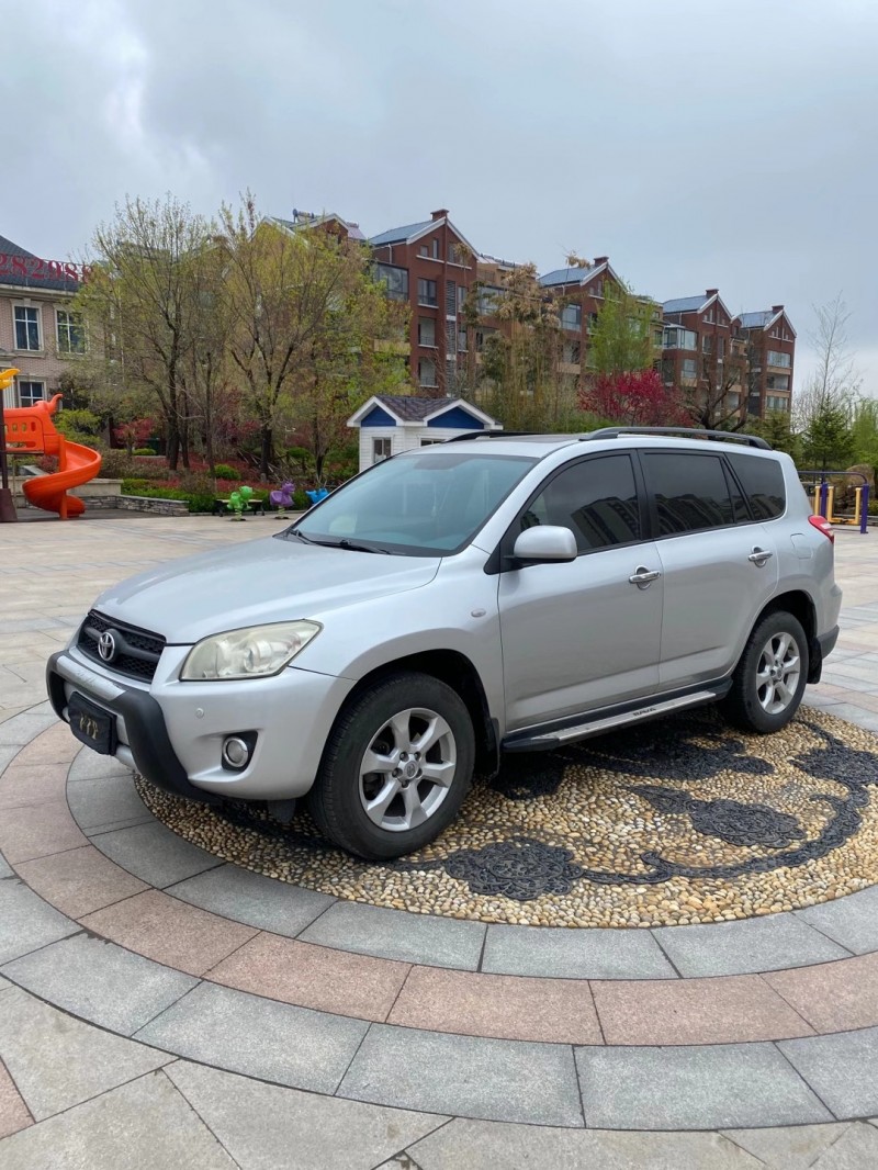 青岛09年丰田RAV42
